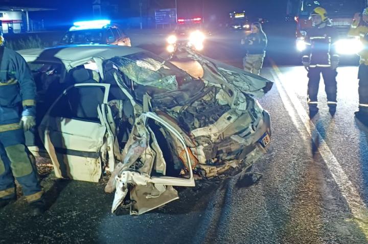 Bebê de 4 meses fica ferido em colisão frontal na BR-470