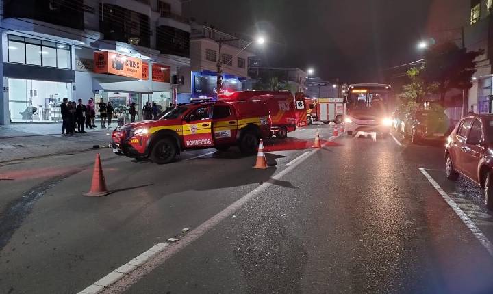 Colisão envolvendo quatro veículos deixa uma mulher ferida em Rio do Su