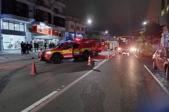 Colisão envolvendo quatro veículos deixa uma mulher ferida em Rio do Su