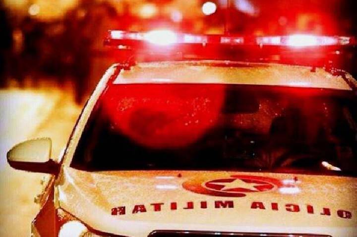 Filho esfaqueia pai durante ocorrência de invasão de residência e ameaças em Indaial