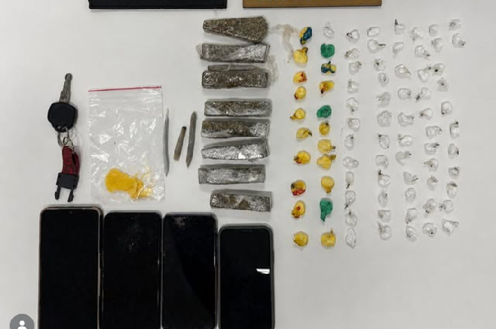 Homem com três mandados de prisão é detido durante apreensão de drogas em Rio do Sul