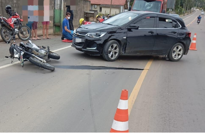 Motociclista fica ferido após acidente envolvendo carro e moto em Presidente Getúlio