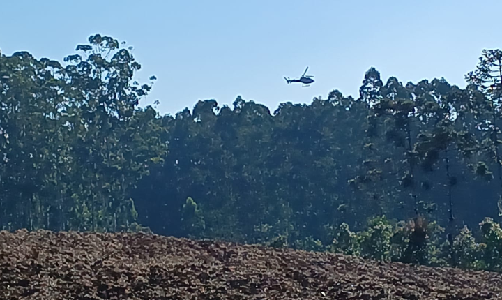 Ocorrência em andamento: criminosos fazem família refém e ameaçam atear fogo em criança