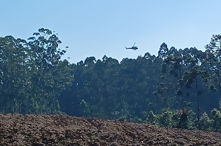 Ocorrência em andamento: criminosos fazem família refém e ameaçam atear fogo em criança