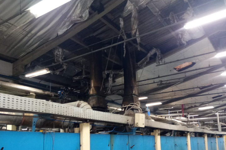 Princípio de incêndio atinge telhado de empresa às margens da BR-470 em Apiúna