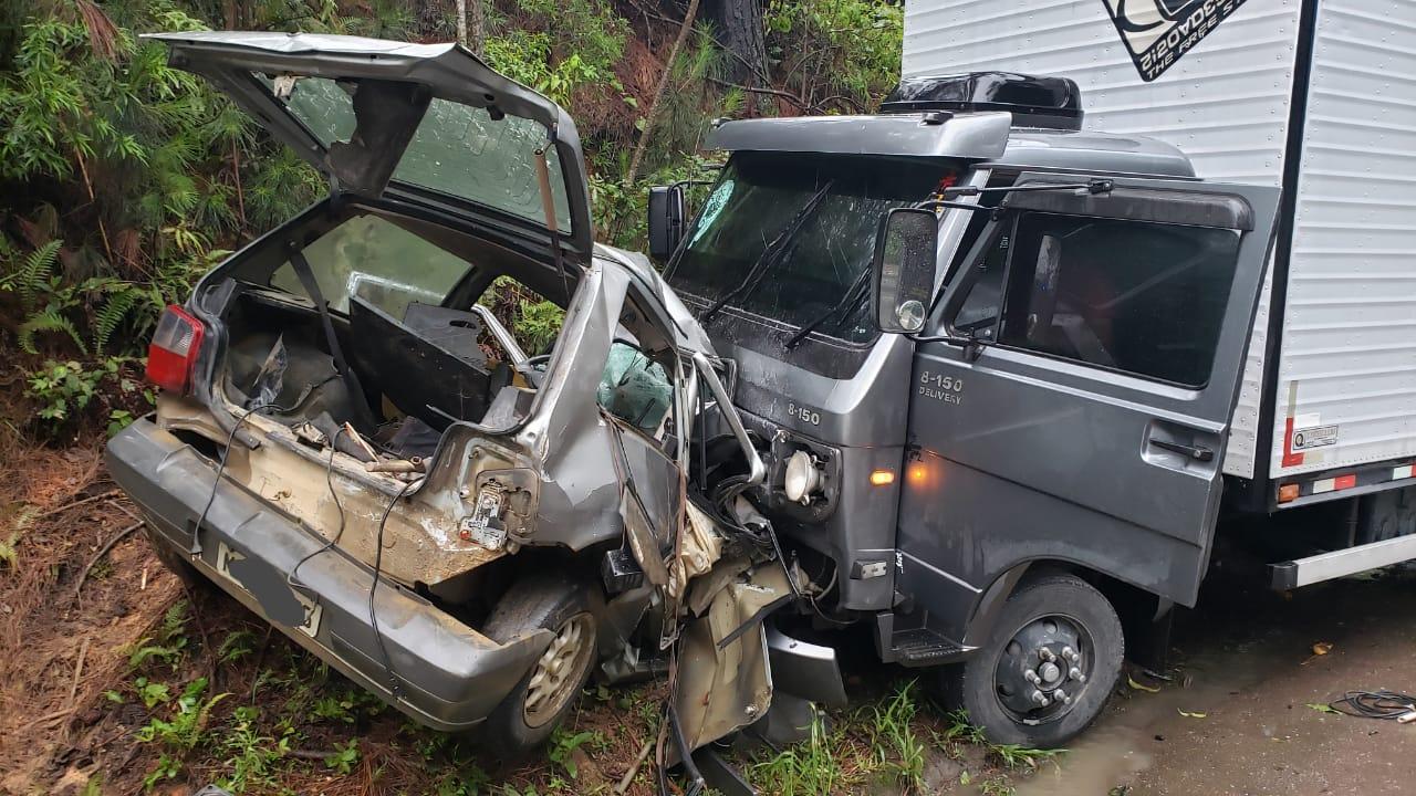 Grave acidente deixa uma pessoa morta na BR 470.