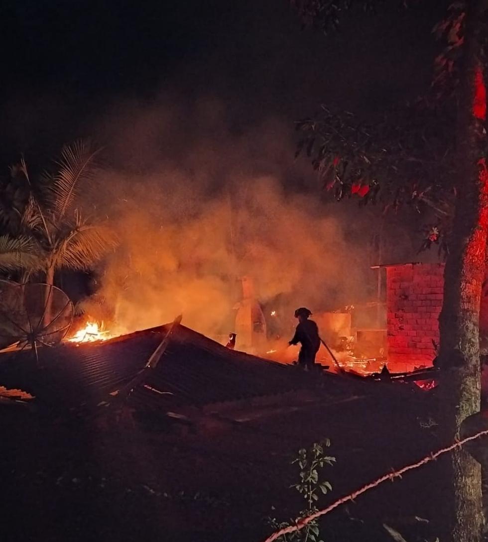 Incêndio em residência na cidade de Apiúna.