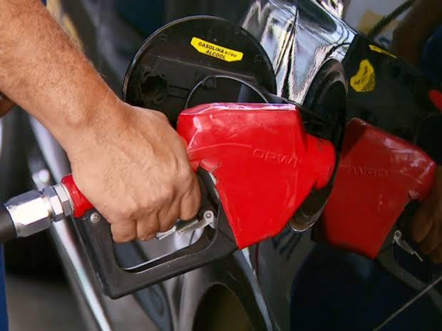 Petrobras anuncia reajuste de 8,8% para gasolina e 5,5% para o diesel.