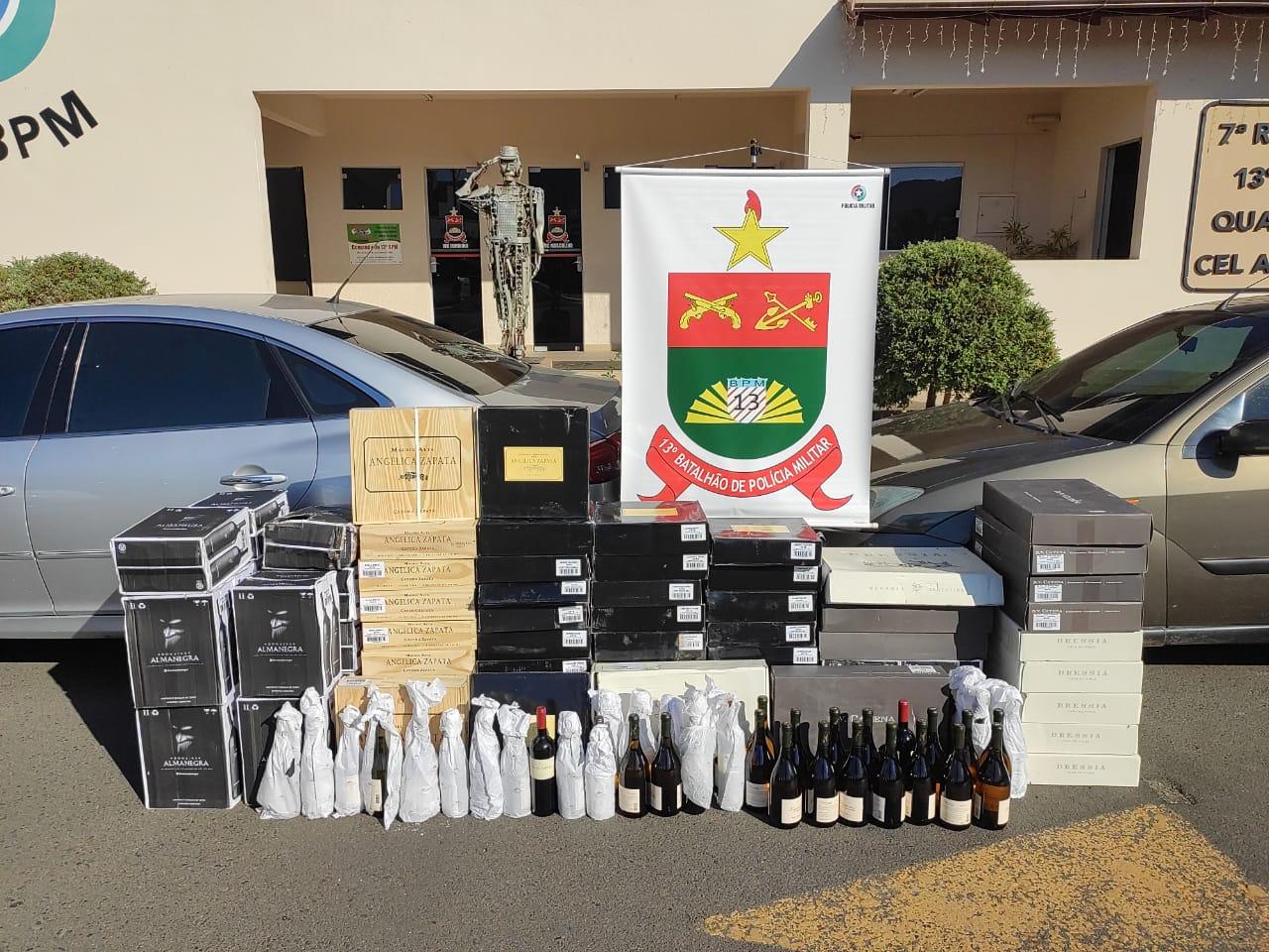 Carga de vinho avaliada 148 mil reais é aprendida em Ibirama após perseguição policial.