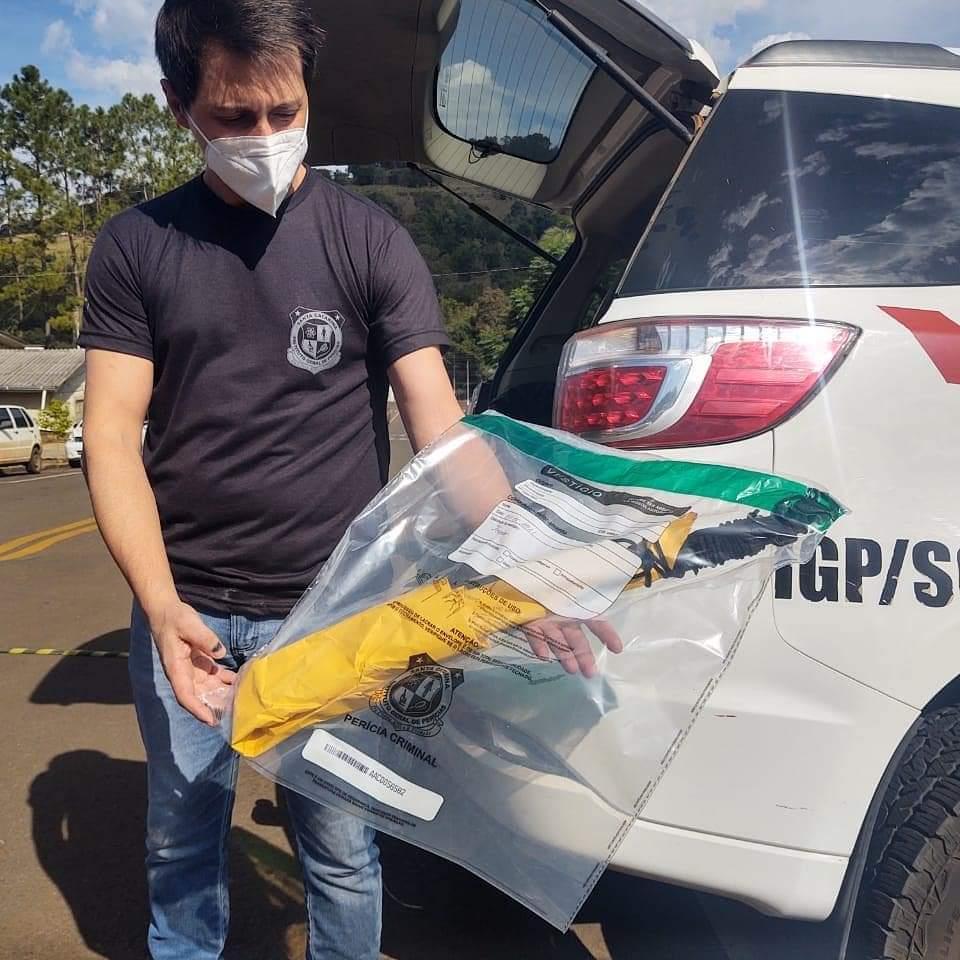 Espada foi usada por criminoso em atendado na cidade de Saudades.