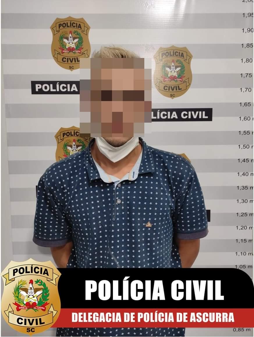 Homem é preso após tentar atacar ex-companheira com faca.