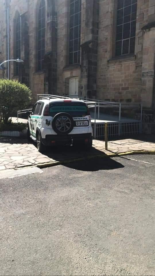 Homem faz oração e tira a própria vida dentro de catedral em Lages.
