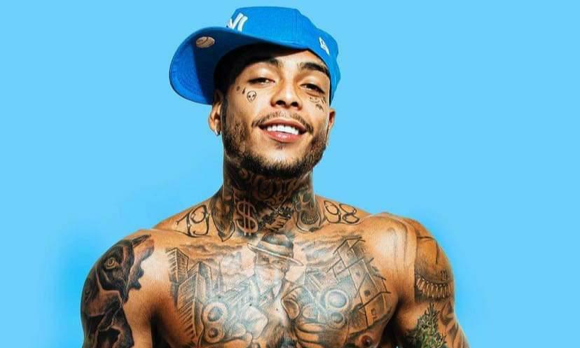 MC Kevin cai do 3° andar de prédio e está em em estado grave. 