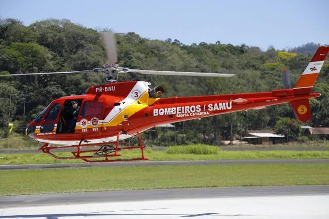 Helicóptero Arcanjo 03 em atendimento na cidade de Apiúna.