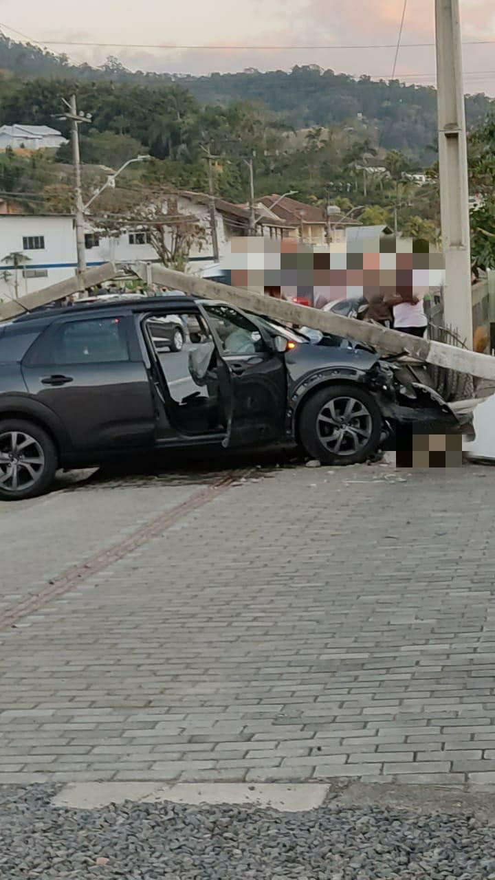 Helicóptero Arcanjo 03 em apoio a grave acidente na cidade de Rodeio.