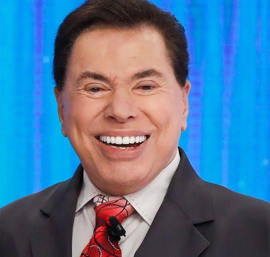 Silvio Santos segue internado após contrair a Covid-19.