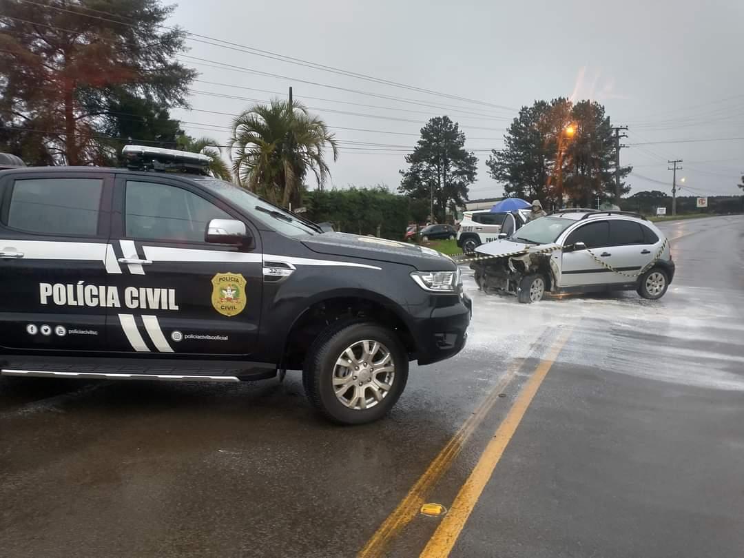 Jovem é morta a facadas, pais tentam socorrer e sofrem acidente.