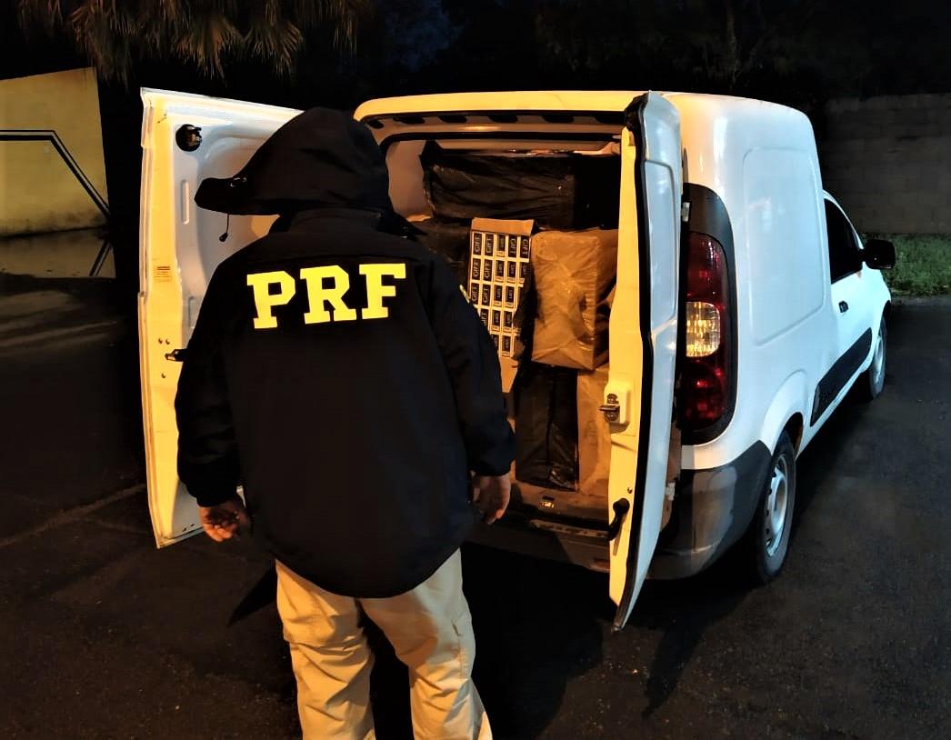 Polícia Rodoviária Federal localiza 17.500 mil maços de cigarros contrabandeados na BR 470 em Ibirama.