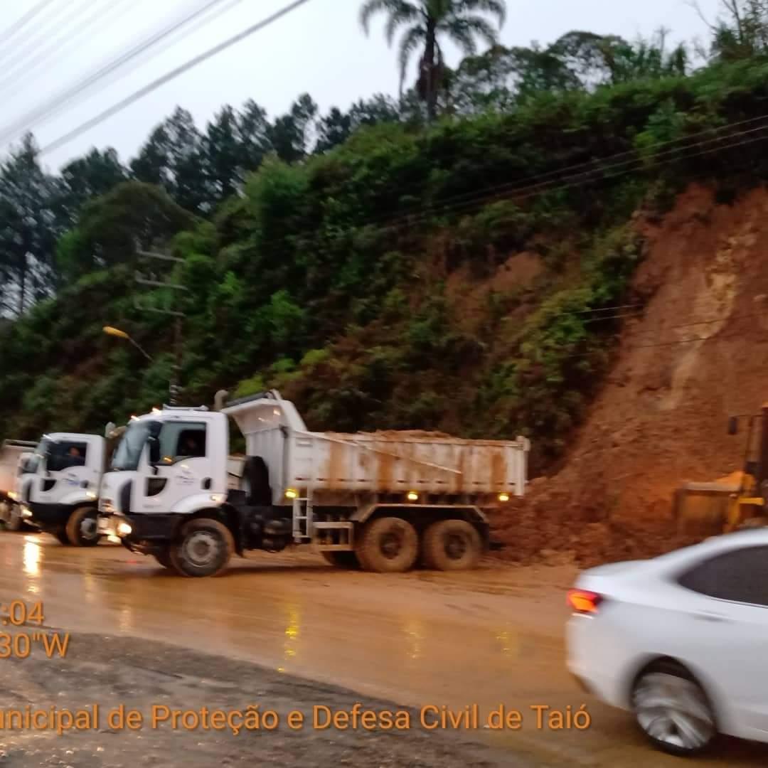 Taió registra queda de barreira, muro e alagamentos.