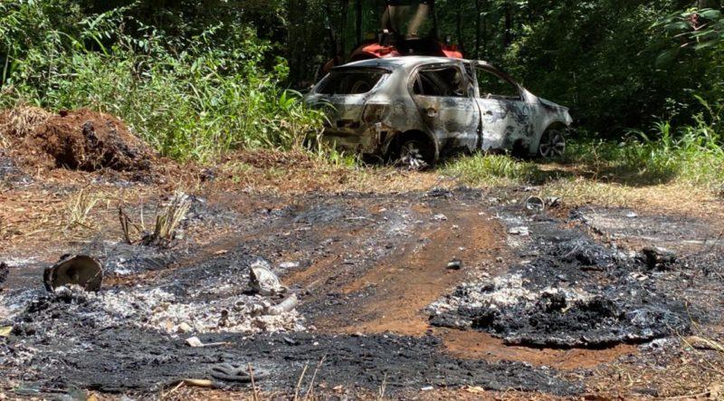 Após matar esposa, suspeito coloca fogo em carro e tem 90% do corpo queimado em SC.