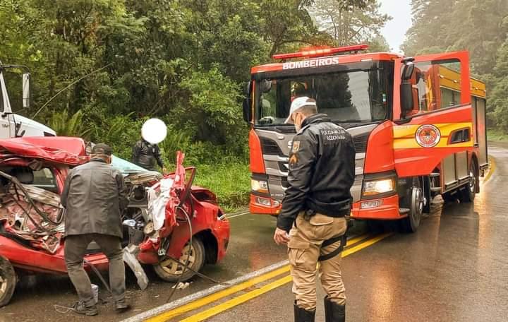 Duas pessoas ficam gravemente feridas em acidente na SC 418 na cidade de Campo Alegre.