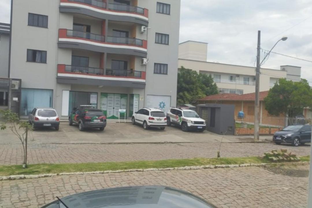 Homem cai do prédio e morre em Pouso Redondo.
