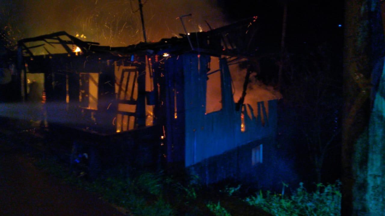 Incêndio destrói comércio na cidade de Ibirama