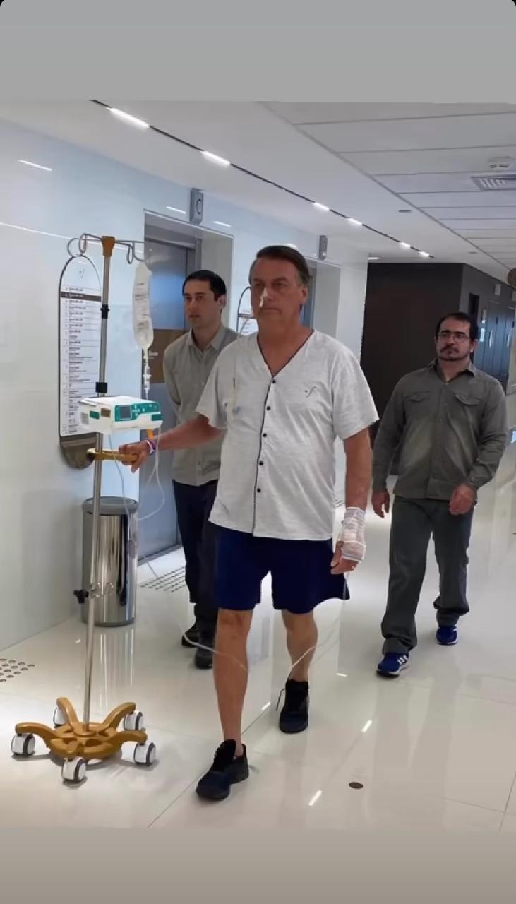 Médicos de Bolsonaro descartam necessidade de nova cirurgia.