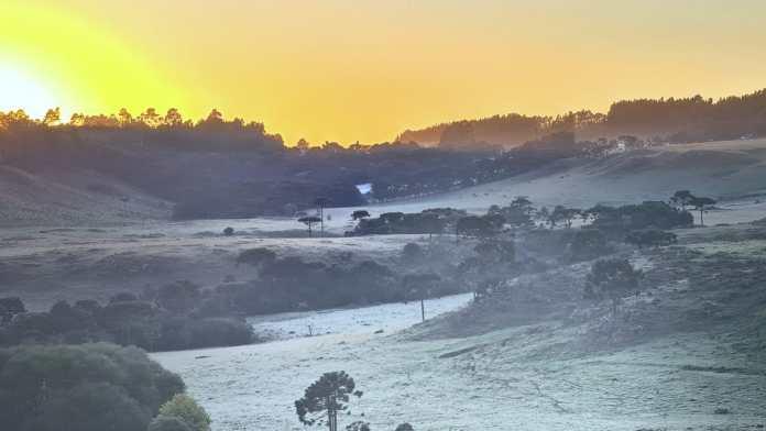 Caminhos da Neve registra “geada” em pleno 08 de fevereiro de 2022.
