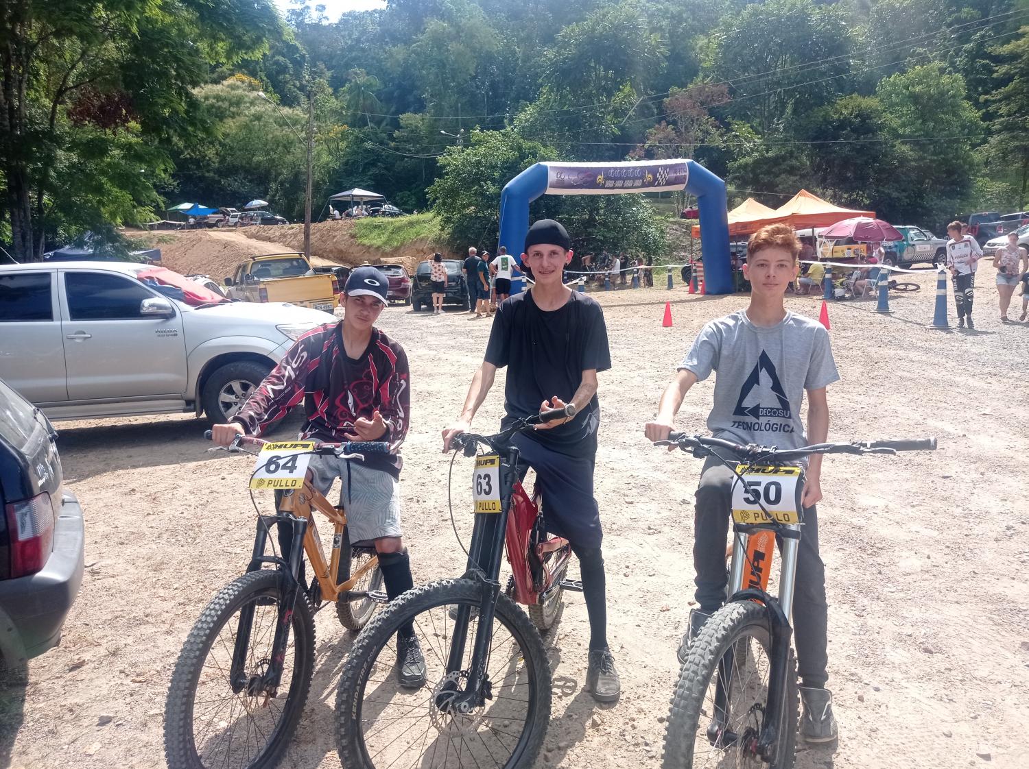 Jovens de Apiúna estreiam no campeonato catarinense de Downhill.