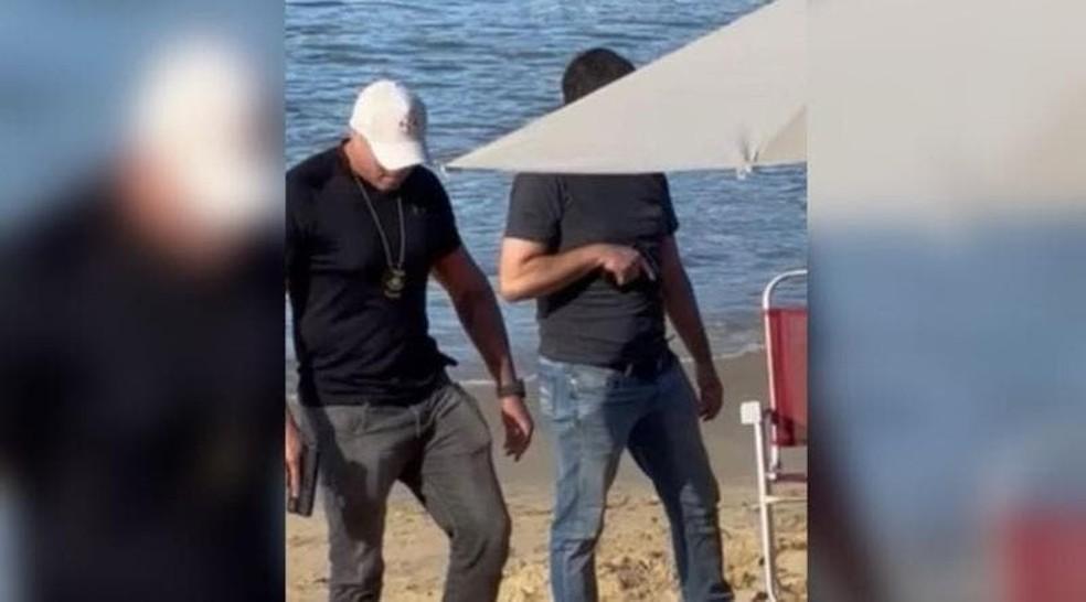 Suspeito de roubar casa e fazer família refém é preso em praia de Balneário Camboriú.