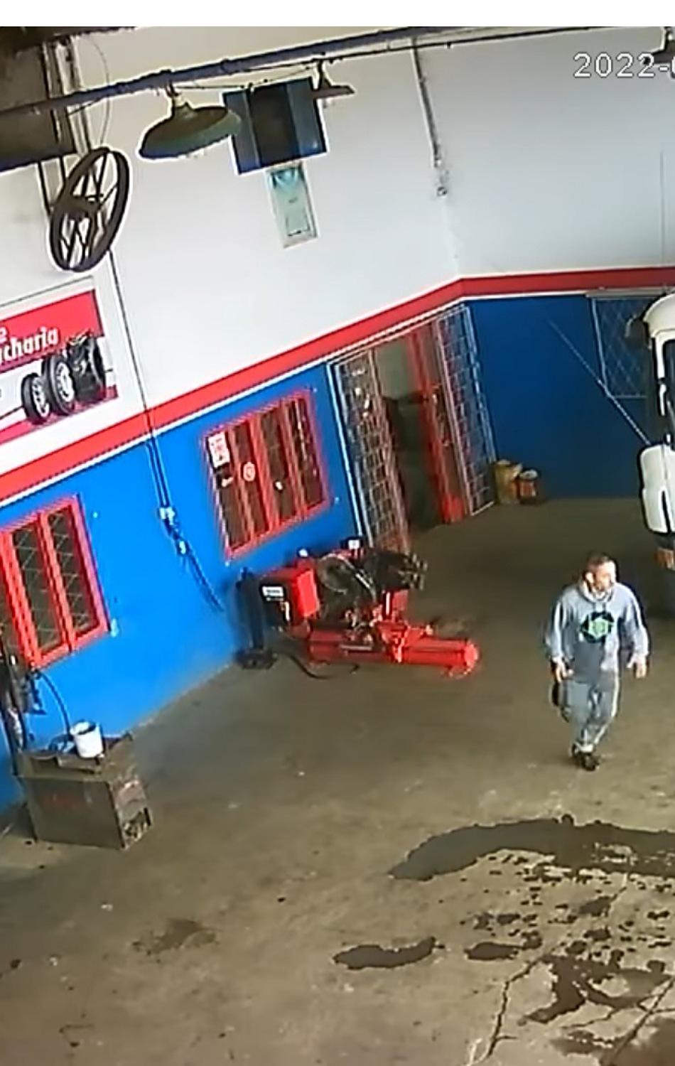 Homem é morto a tiros em posto de combustível na cidade de Barra Velha.