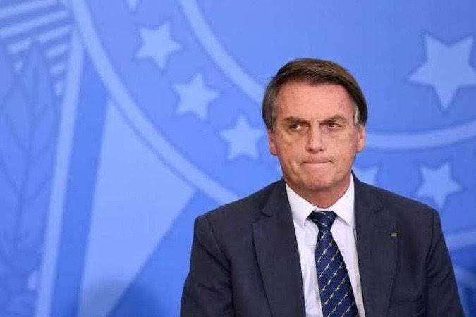 Presidente Jair Bolsonaro é hospitalizado em Brasília.