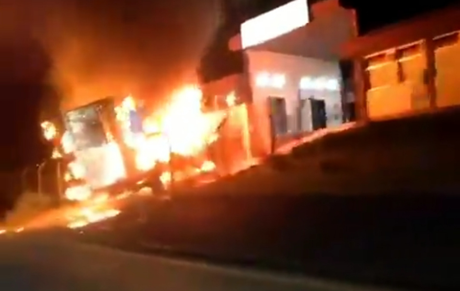 Assalto a empresa de transporte de valores.