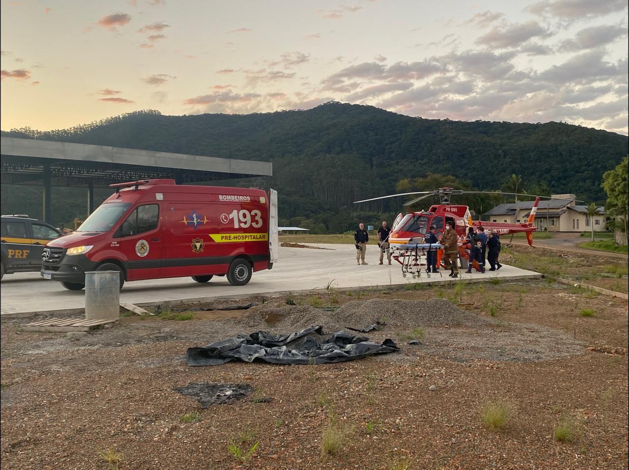Mulher fica gravemente ferida após ser atropelada na BR 470 em Apiúna.