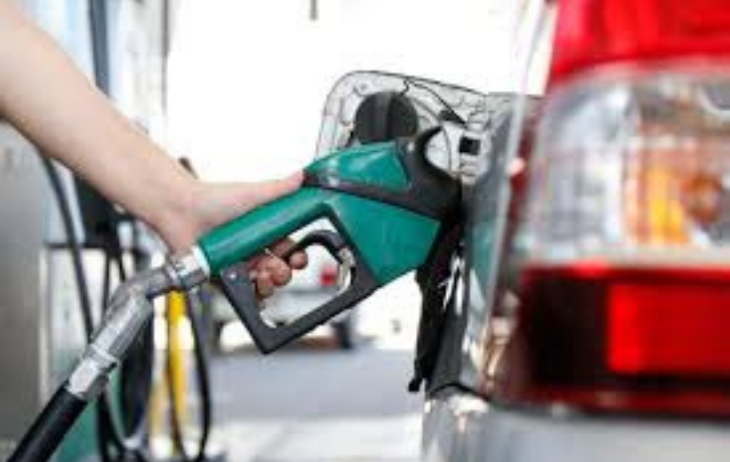 Novo aumento na gasolina já chegou nas bombas.