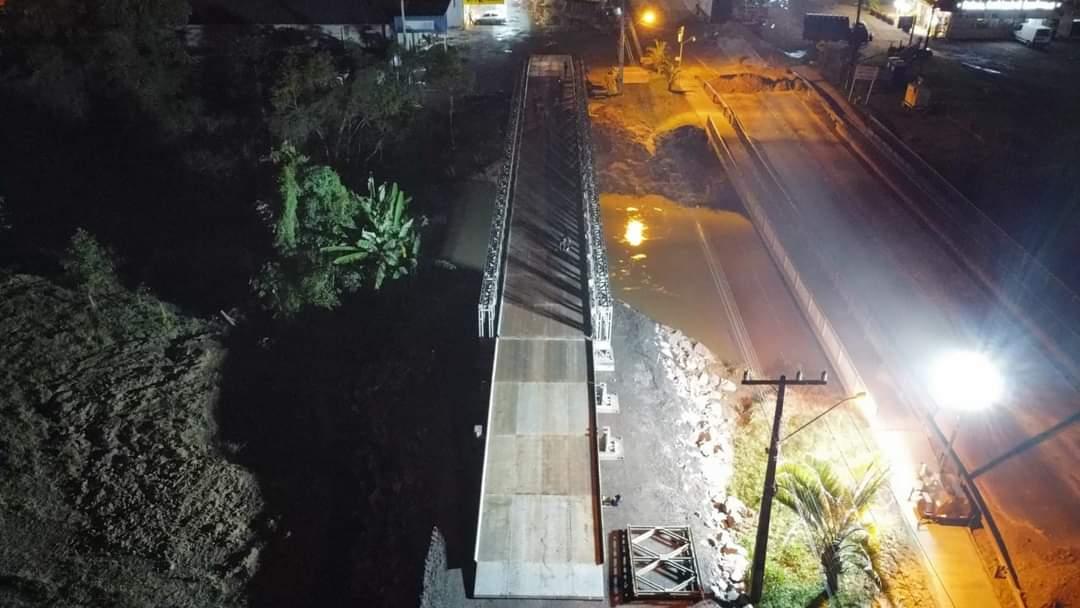 Exército conclui ponte na BR 470 em Pouso Redondo.
