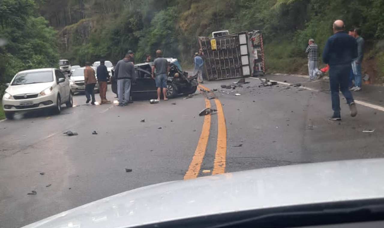 Grave acidente na BR 282, helicóptero Arcanjo em deslocamento.
