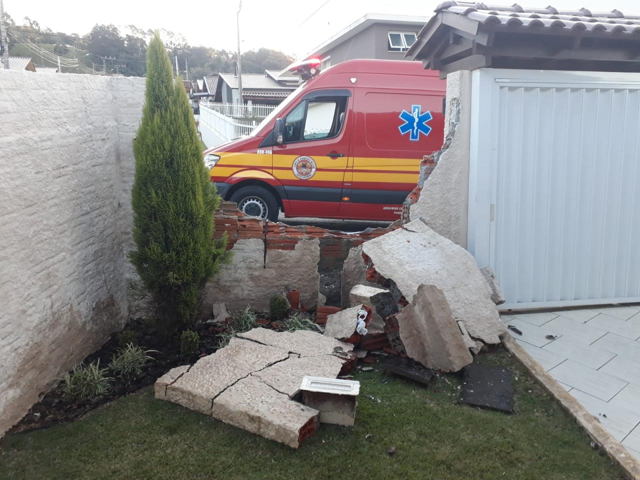 Jovem de 20 anos morre após colidir de bicicleta em muro na cidade de Rio do Sul.
