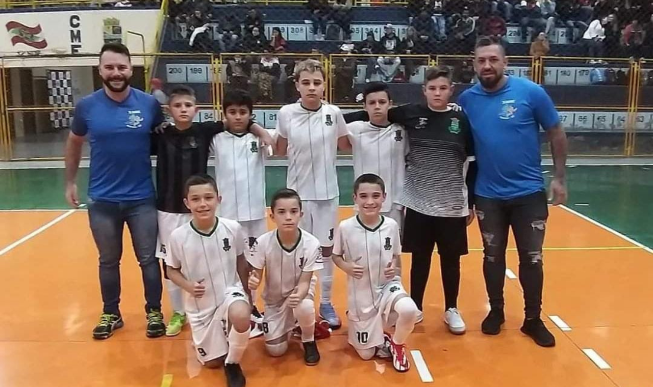 Garotos de Apiúna são vice-campeões da taça Braço do Trombudo futsal sub-11.