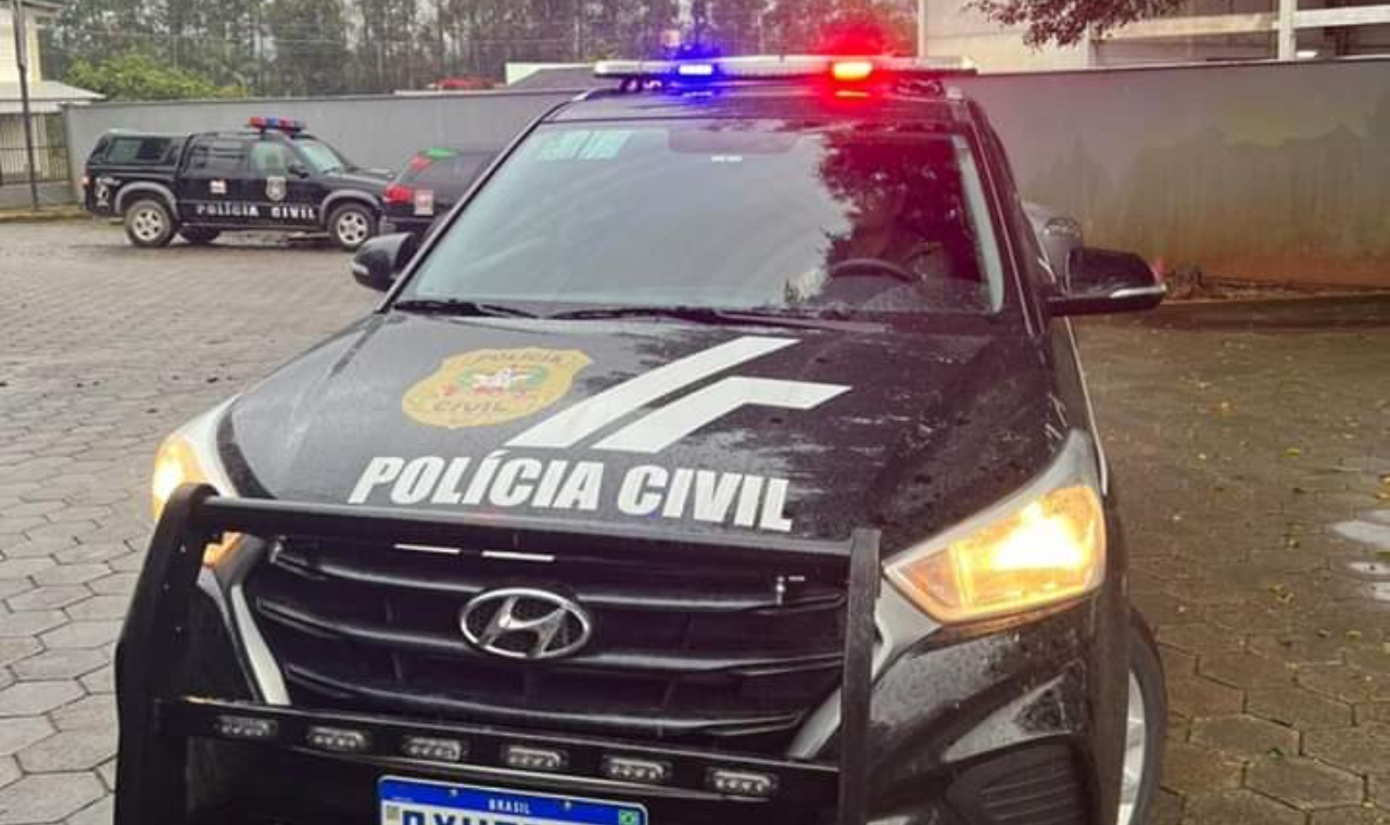 Polícia Civil cumpre 05 mandados de busca e apreensão em operação contra roubo a instituição financeira em Apiúna.