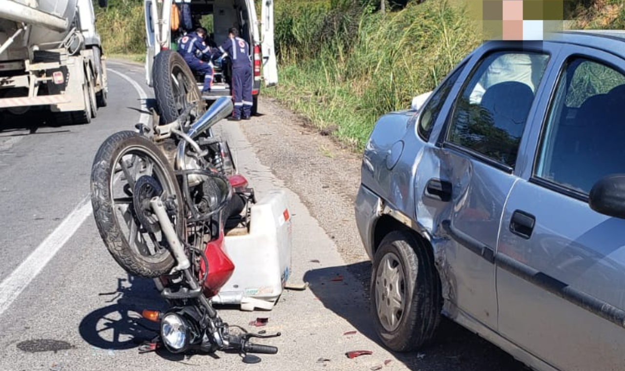 Acidente entre carro e moto na BR 470 em Rodeio.