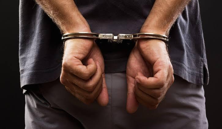 Homem é preso após agredir companheira com um soco em Lontras.