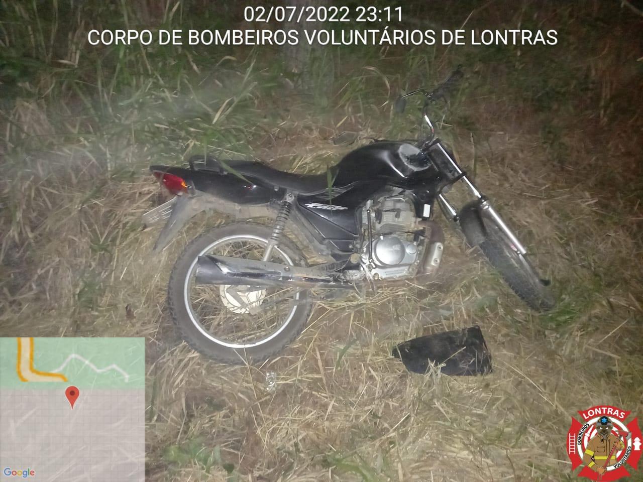 Homem fica gravemente ferido após colidir moto em poste na cidade de Lontras.