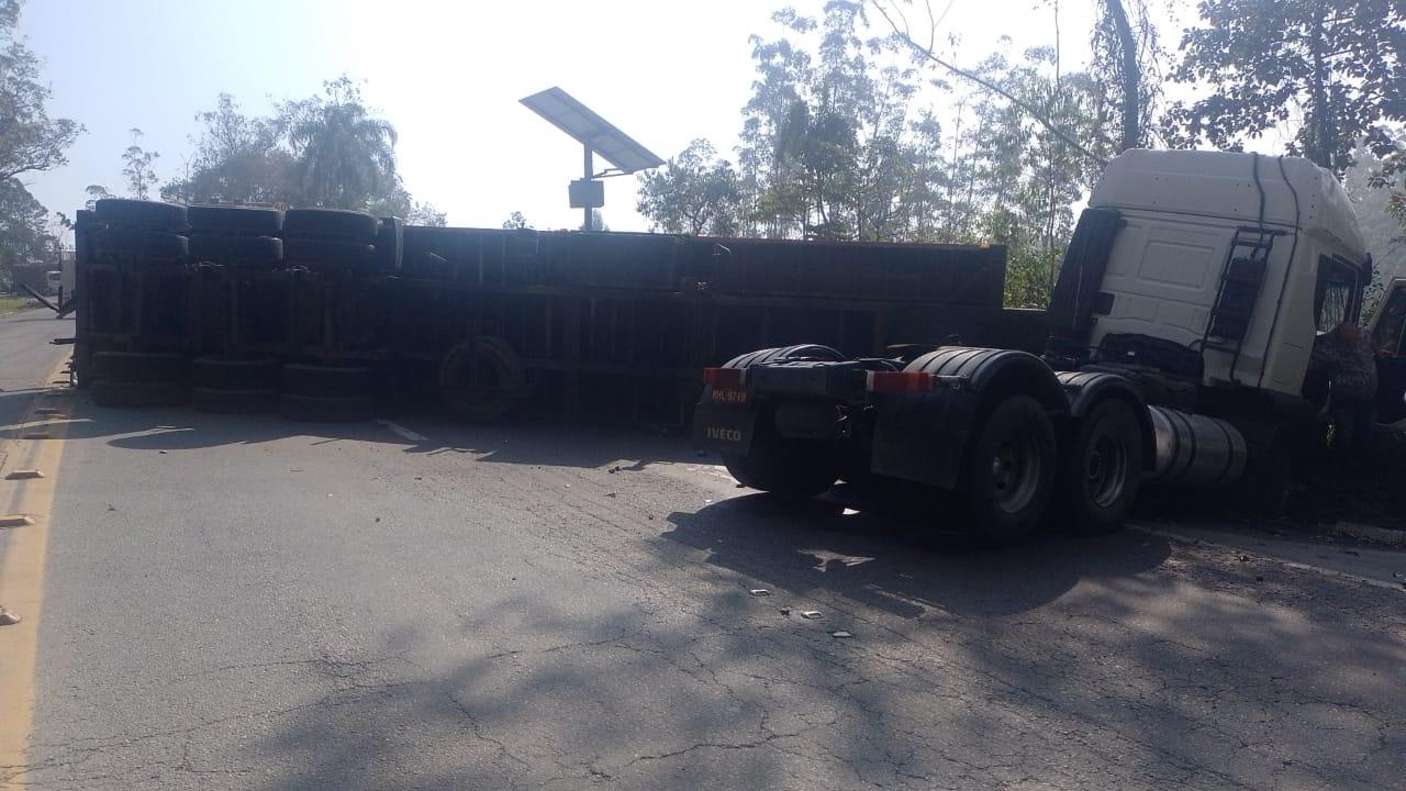 Grave acidente envolvendo carreta e carro na BR 470 em Ibirama.