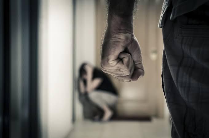 Homem é preso após espancar mulher grávida em Apiúna.