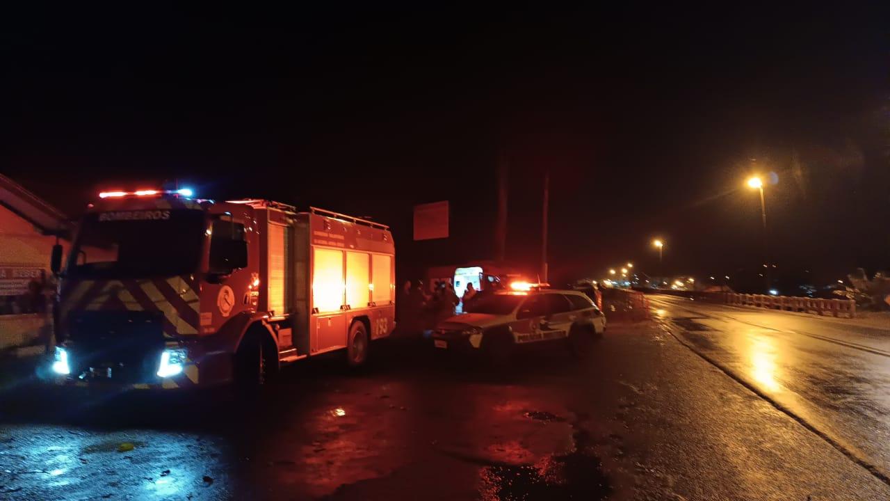 Jovem se joga de ponte na cidade de Ascurra.