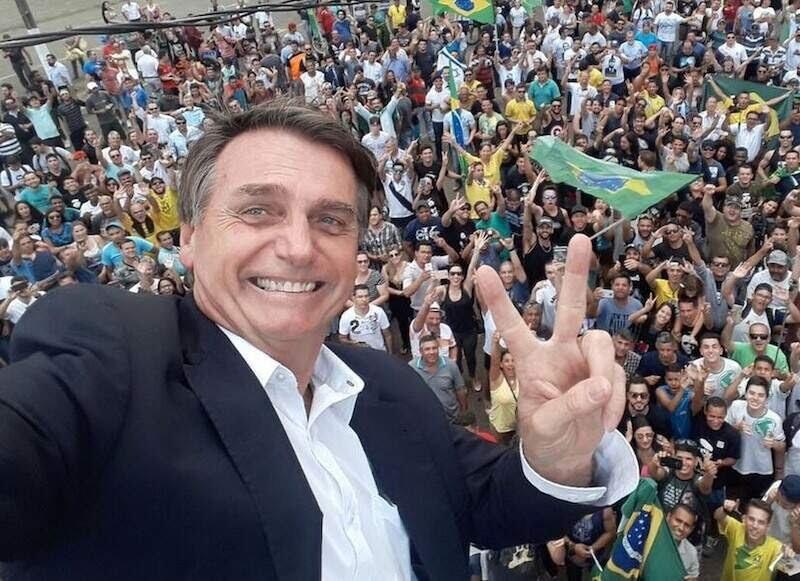 Bolsonaro lidera com 43,5% e Lula tem 30,5%, diz pesquisa Brasmarket.