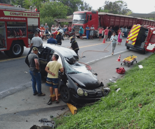 Homem morre em grave acidente na BR-280, em São Francisco do Sul.