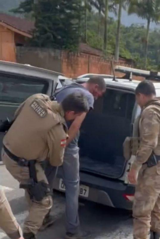 Crianças são sequestradas e amarradas em bananal.